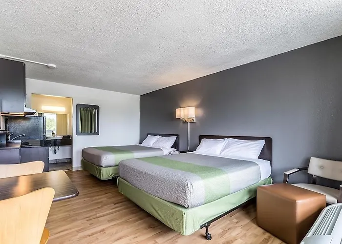 Best Hotels in Pekin IL