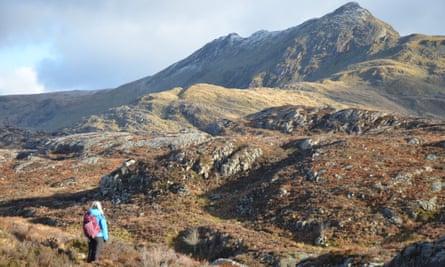 Phoebe Smith looks up at Cnicht from Yr Arddu.
