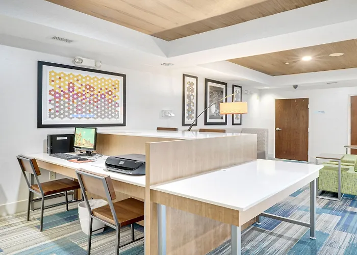 Top Hotels Near Portland OR's Vibrant Heart