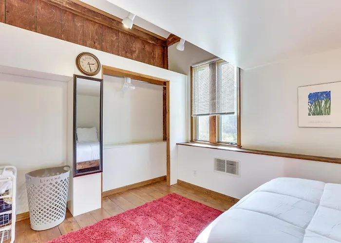 Best Hotels Near Chagrin Falls, Ohio