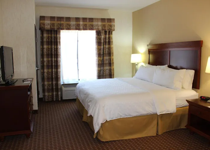 Best Hotels Near Des Moines Civic Center