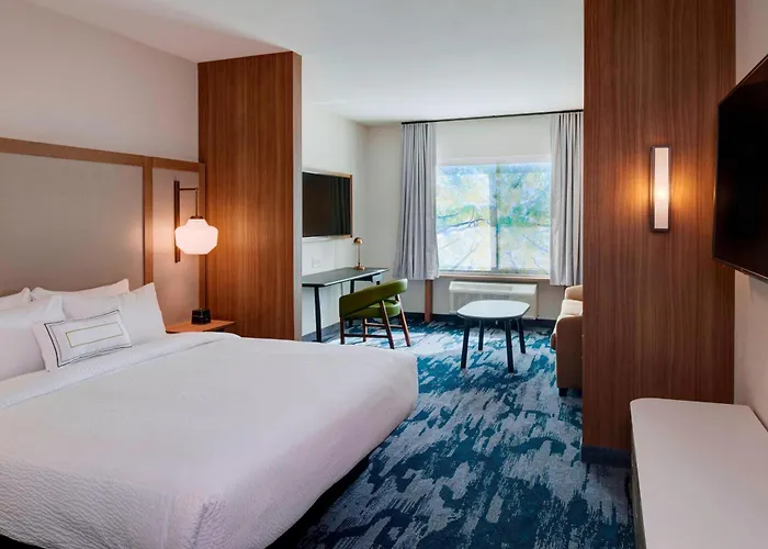 Top Downtown Columbus Hotels with Jacuzzi in Room