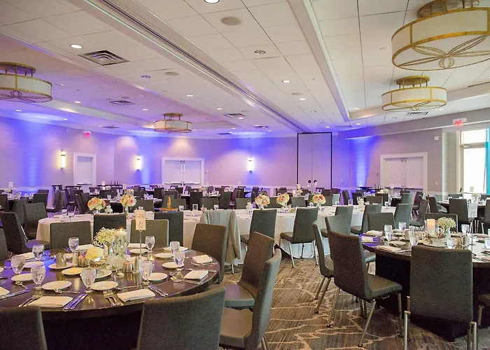 Top Hotels Near Minnetonka, Minnesota