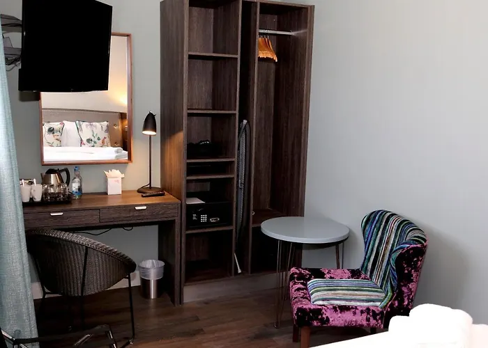 Top Hotels Near Victoria Park Leicester