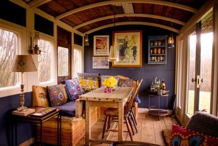 Quirky Sussex Carriage. Ashdown Forest Streetfield Farm, Nutley