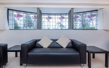 The Artist’s Cottage in a country location just outside Inverness and south of Loch Ness. Lounge